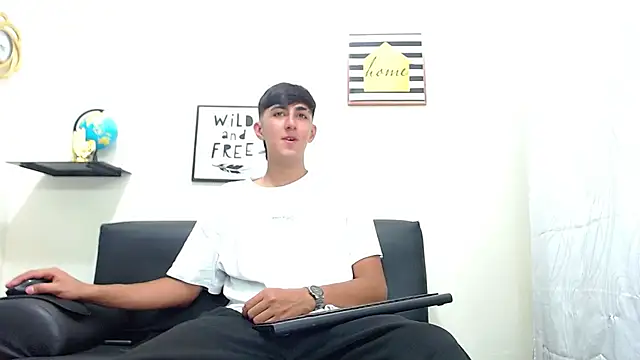 Snapshot of babymaik chatting on 03.21.25 babymaik online show from 03.21.25