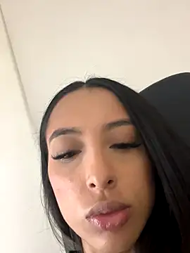 agaataa  online show from 11.21.25