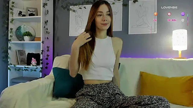 Snapshot of EmilaMills chatting on 02.26.25 EmilaMills online show from 02.26.25