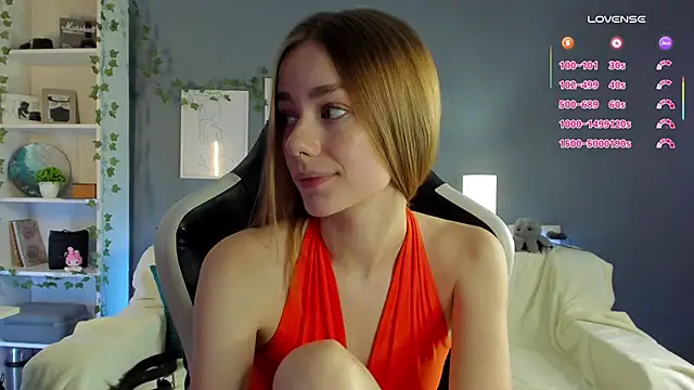 Snapshot of EmilaMills chatting on 03.02.25 EmilaMills online show from 03.02.25