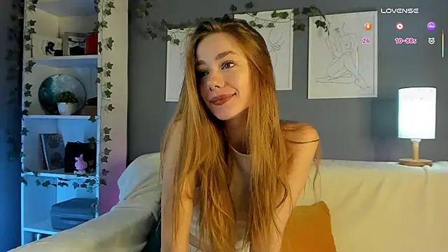 Snapshot of EmilaMills chatting on 03.09.25 EmilaMills online show from 03.09.25