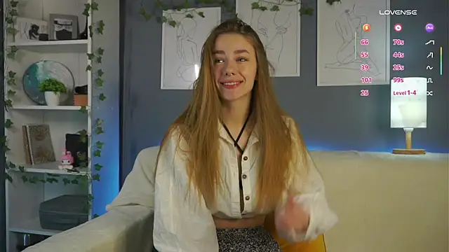 Snapshot of EmilaMills chatting on 03.13.25 EmilaMills online show from 03.13.25