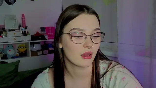 Snapshot of milliedoll chatting on 10.15.25 milliedoll online show from 10.15.25