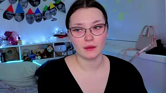 Snapshot of milliedoll chatting on 10.29.25 milliedoll online show from 10.29.25