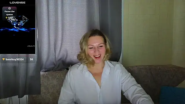 Snapshot of LadyLucky_ chatting on 10.22.25 LadyLucky  online show from 10.22.25