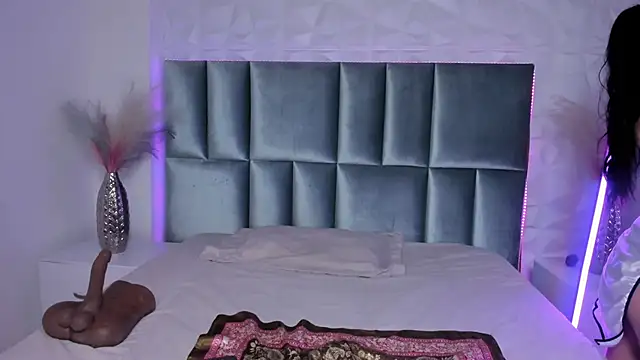 Selene bennet online show from 11.20.25