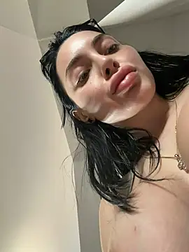 Mia Splash online show from 04.13.26