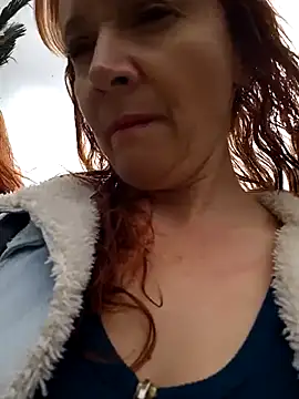 Snapshot of chanel-2025 chatting on 09.24.25 chanel-2025 online show from 09.24.25