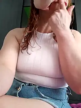 Snapshot of chanel-2025 chatting on 10.08.25 chanel-2025 online show from 10.08.25