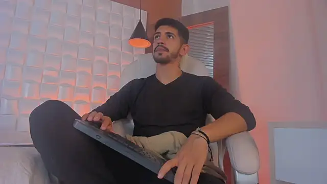 AlejandroStormm online show from 10.10.25