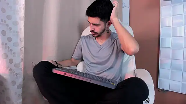 AlejandroStormm online show from 10.15.25