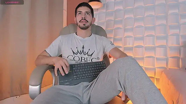 AlejandroStormm online show from 03.04.26