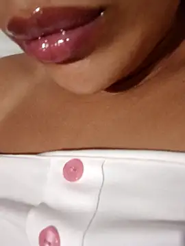 Snapshot of Sexlove1xo chatting on 09.26.25 Sexlove1xo online show from 09.26.25