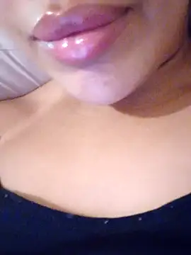 Snapshot of Sexlove1xo chatting on 10.17.25 Sexlove1xo online show from 10.17.25