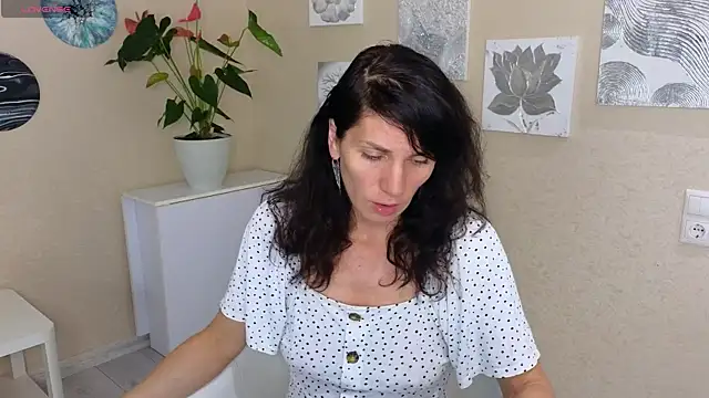 Snapshot of mylady_xenia chatting on 10.05.25 mylady xenia online show from 10.05.25