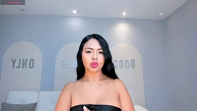 Snapshot of BrunaThompson chatting on 03.17.25 BrunaThompson online show from 03.17.25
