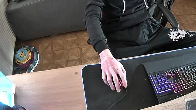 Snapshot of DerGeileLoveboy chatting on 10.21.25 DerGeileLoveboy online show from 10.21.25