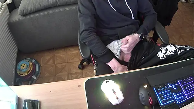 Snapshot of DerGeileLoveboy chatting on 10.22.25 DerGeileLoveboy online show from 10.22.25