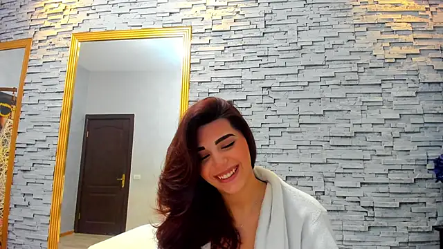 Bella Posh online show from 02.26.25