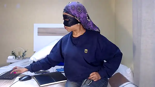 Snapshot of Bee_Bella1 chatting on 06.29.26 Bee Bella1 online show from 06.29.26