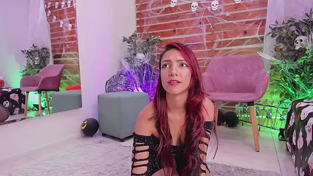 Laura Bonnet  online show from 10.15.25