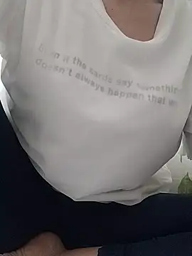 Snapshot of BUSE8821 chatting on 09.22.25 BUSE8821 online show from 09.22.25