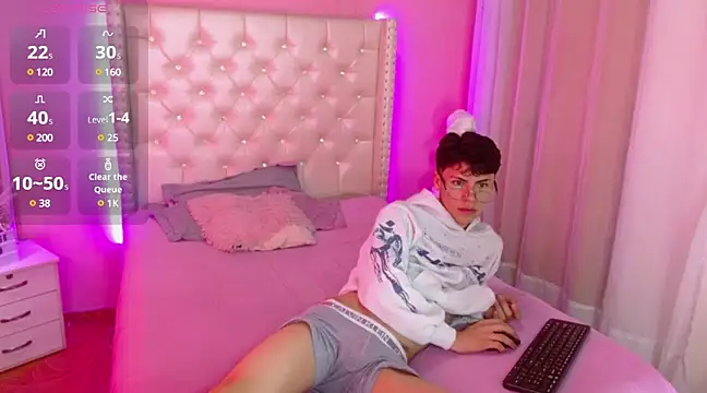 Snapshot of callum_77 chatting on 03.10.25 callum 77 online show from 03.10.25