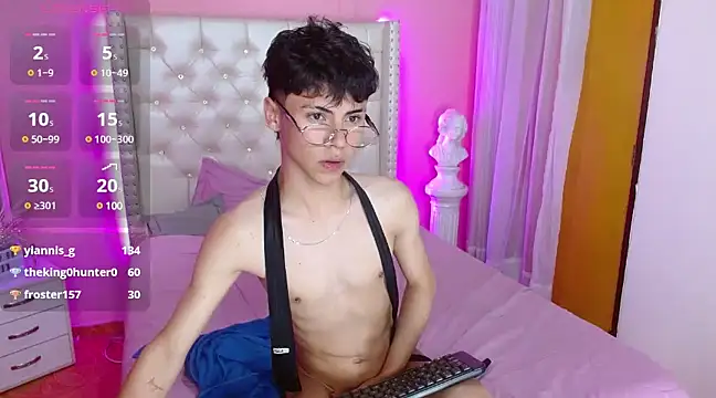 Snapshot of callum_77 chatting on 03.14.25 callum 77 online show from 03.14.25