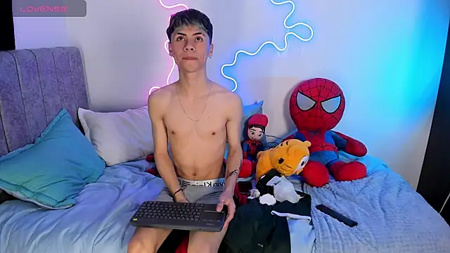 Snapshot of callum_77 chatting on 09.13.25 callum 77 online show from 09.13.25