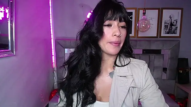 Snapshot of Isabella_Collen_v chatting on 03.10.25 Isabella Collen v online show from 03.10.25