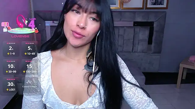 Snapshot of Isabella_Collen_v chatting on 09.24.25 Isabella Collen v online show from 09.24.25