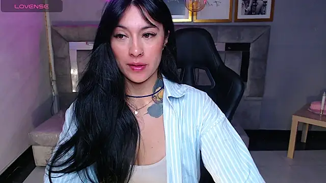 Snapshot of Isabella_Collen_v chatting on 10.20.25 Isabella Collen v online show from 10.20.25