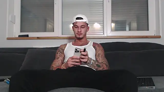 Snapshot of Zzedd chatting on 02.20.25 Zzedd online show from 02.20.25