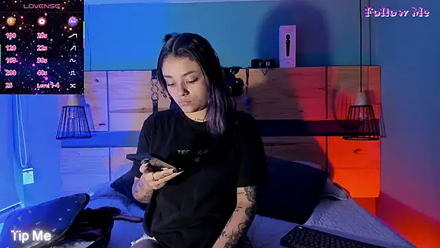 ChloeAllennn online show from 12.18.25