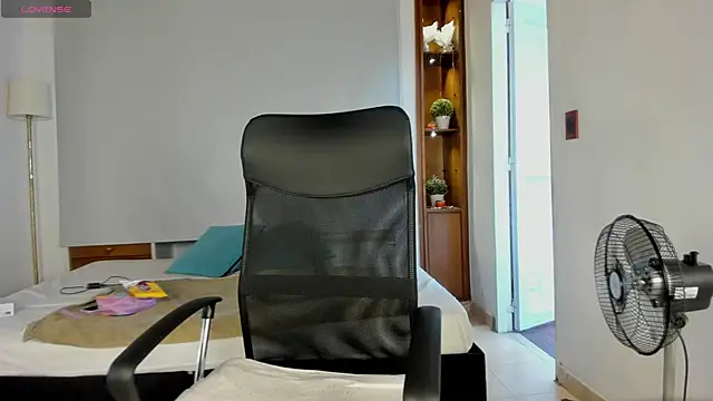 Snapshot of Ivaannaa_ chatting on 02.23.25 Ivaannaa online show from 02.23.25