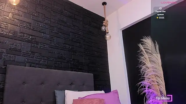 Maite Smith  online show from 10.11.25