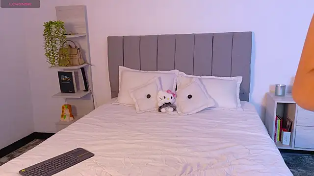 zarahCute online show from 11.22.25