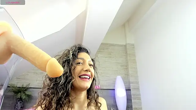 Snapshot of chiara_conti chatting on 03.11.25 chiara conti online show from 03.11.25