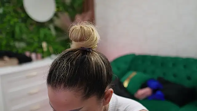 Snapshot of chiara_conti chatting on 09.12.25 chiara conti online show from 09.12.25