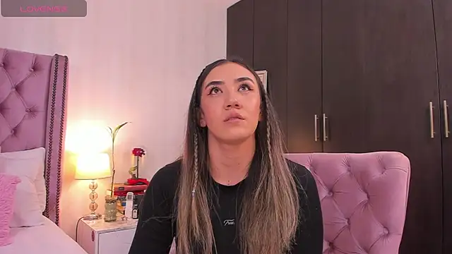 natashaleightt online show from 11.14.25