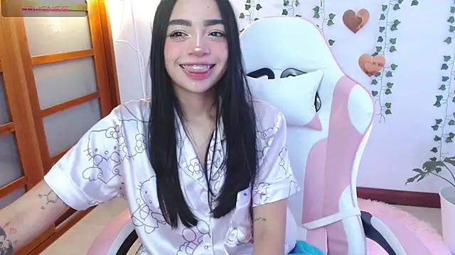 Snapshot of hellokitty__valery chatting on 06.25.26 hellokitty valery online show from 06.25.26