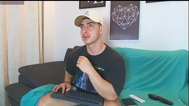 Snapshot of thomyafar chatting on 02.21.25 thomyafar online show from 02.21.25