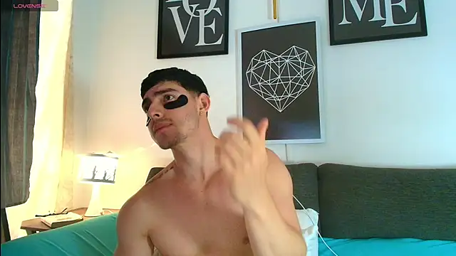 Snapshot of thomyafar chatting on 11.14.25 thomyafar online show from 11.14.25