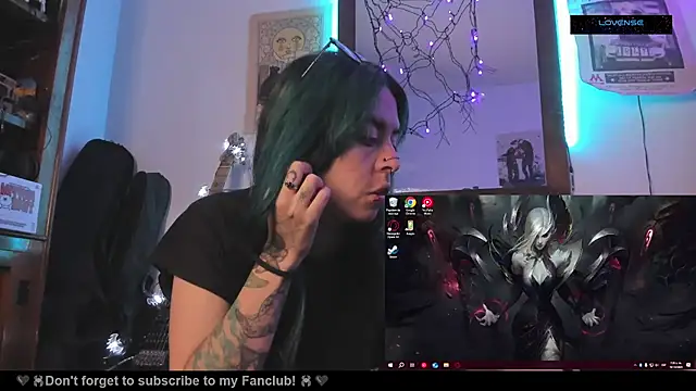 Hisato111 online show from 10.19.25