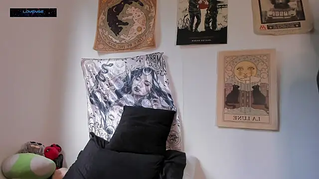 Hisato111 online show from 11.17.25