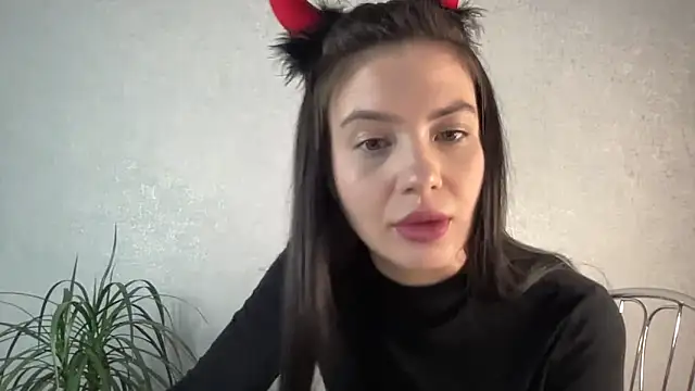 Just Scarlet  online show from 03.14.25