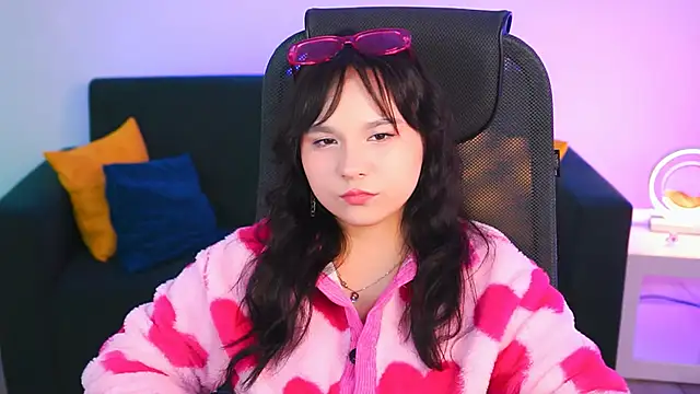 Snapshot of HanaWise chatting on 02.24.25 HanaWise online show from 02.24.25