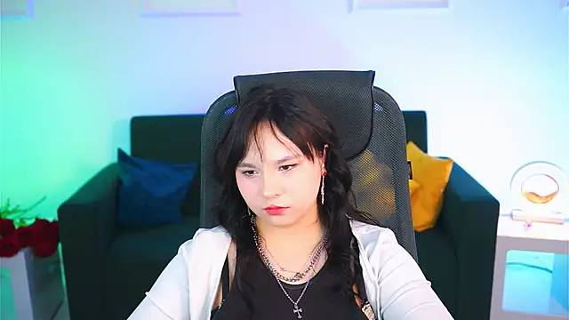 Snapshot of HanaWise chatting on 02.26.25 HanaWise online show from 02.26.25