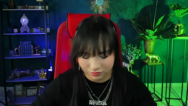 Snapshot of HanaWise chatting on 03.04.25 HanaWise online show from 03.04.25