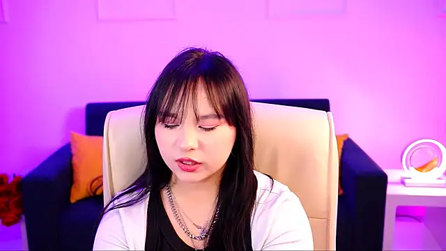 Snapshot of HanaWise chatting on 03.15.25 HanaWise online show from 03.15.25